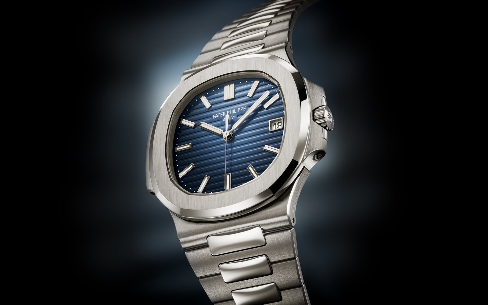 PATEK PHILIPPEE NAUTILUS SELF-WINDING - Image 6